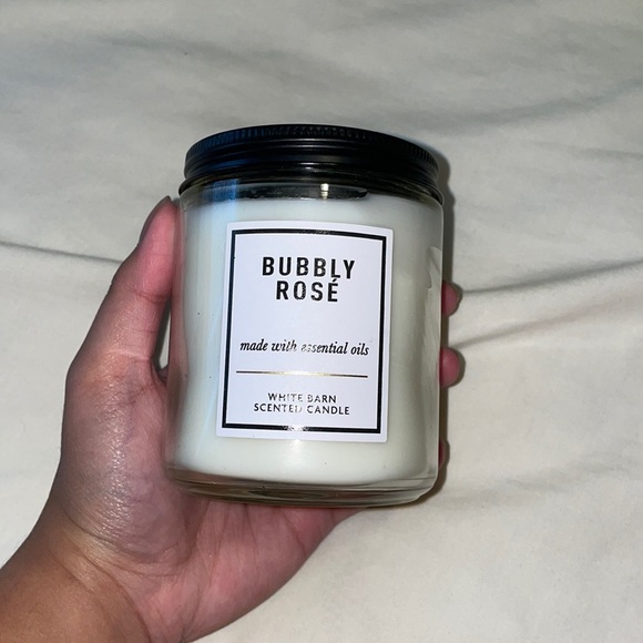 Bubbly Rosé White Barn Candle - Picture 1 of 2